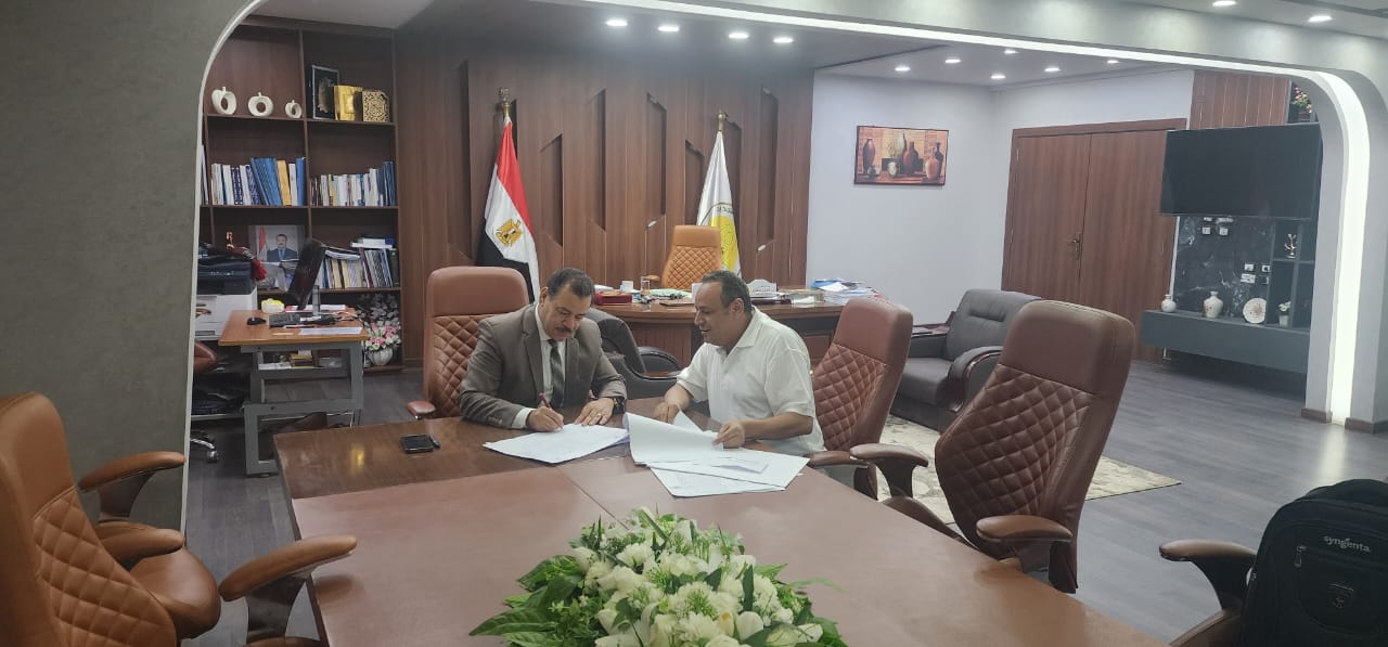 رئيس جامعة الوادي الجديد يعتمد نتائج امتحانات كلية الصيدلة بعد الانتهاء من فحص التظلمات