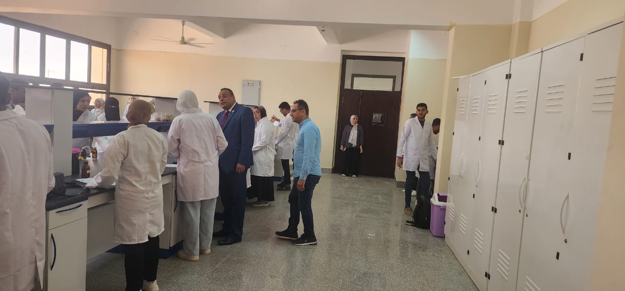 انطلاق الاختبارات العملية للفصل الدراسي الثاني للعام الجامعي 2024/2025 بكلية الصيدلة