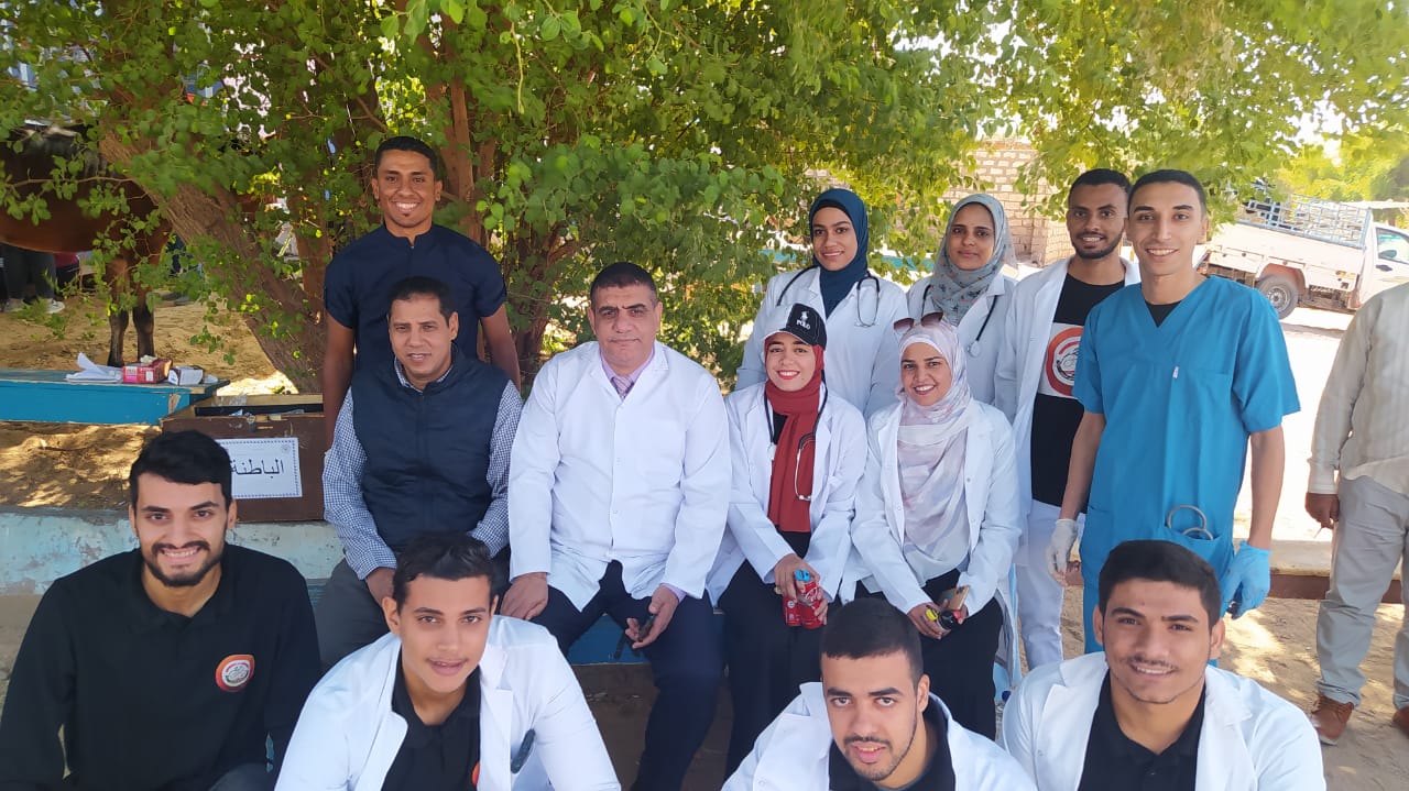كلية الطب البيطري تنظم قافلة بيطرية بقرية ناصر الثورة