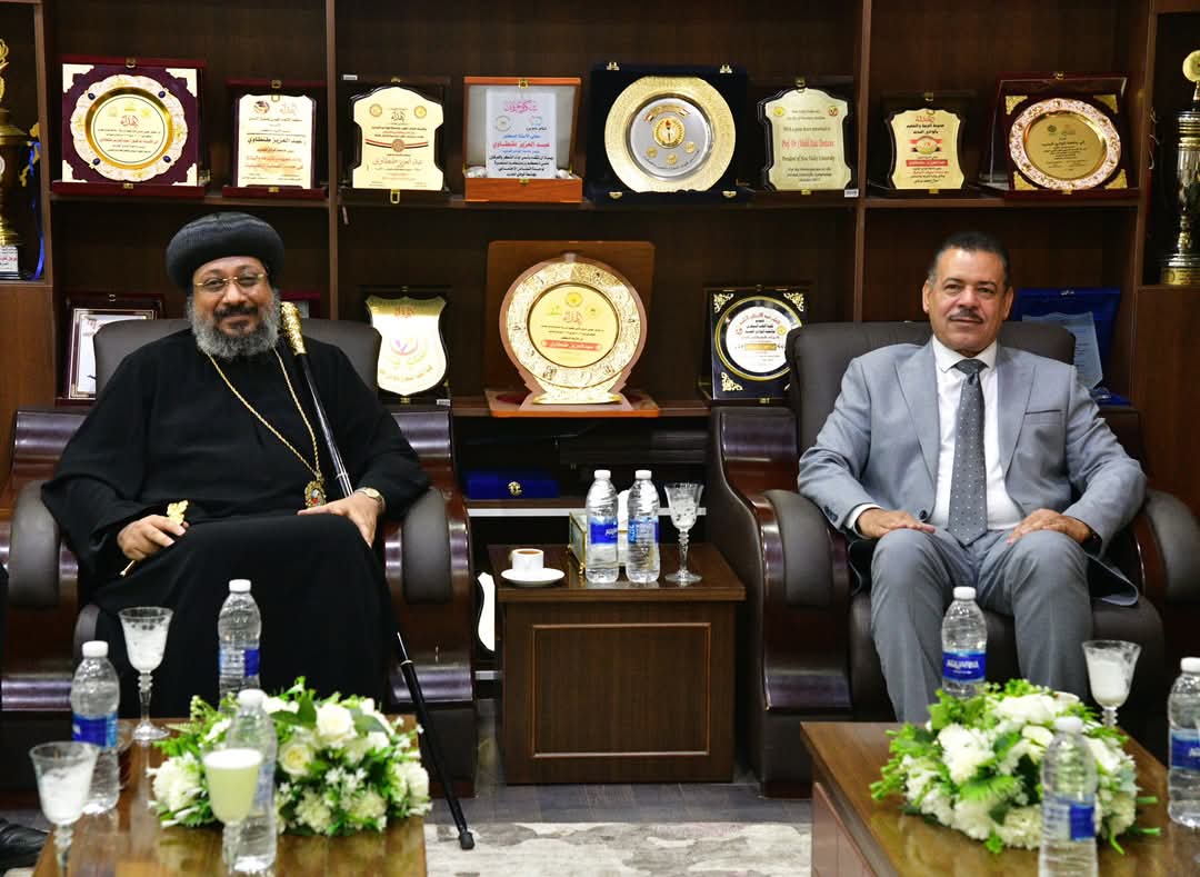  رئيس جامعة الوادى الجديد يستقبل  الانبا ارسانيوس أسقف الوادى الجديد والواحات والوفد المرافق له للتهنئة بحلول بعيد الاضحي