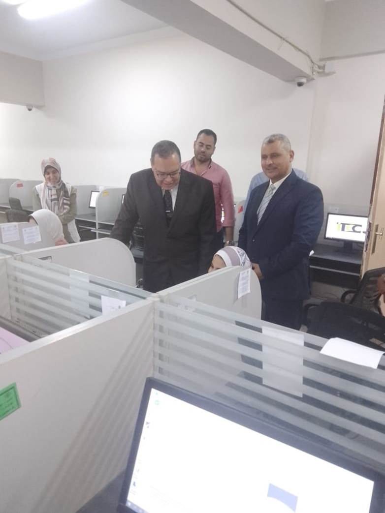 كلية العلوم تعقد اختبارات نهاية الفصل الدراسي الثاني للعام الجامعي 2022-2023م الكترونيًا